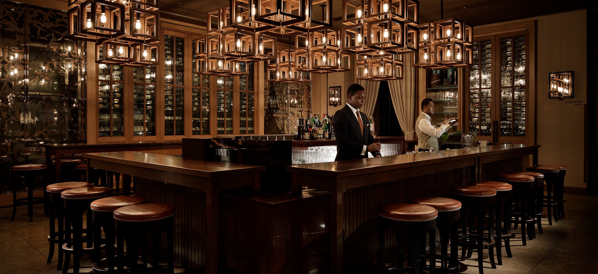 Bar The Oak Door Steakhouse Restaurants At A Luxurious