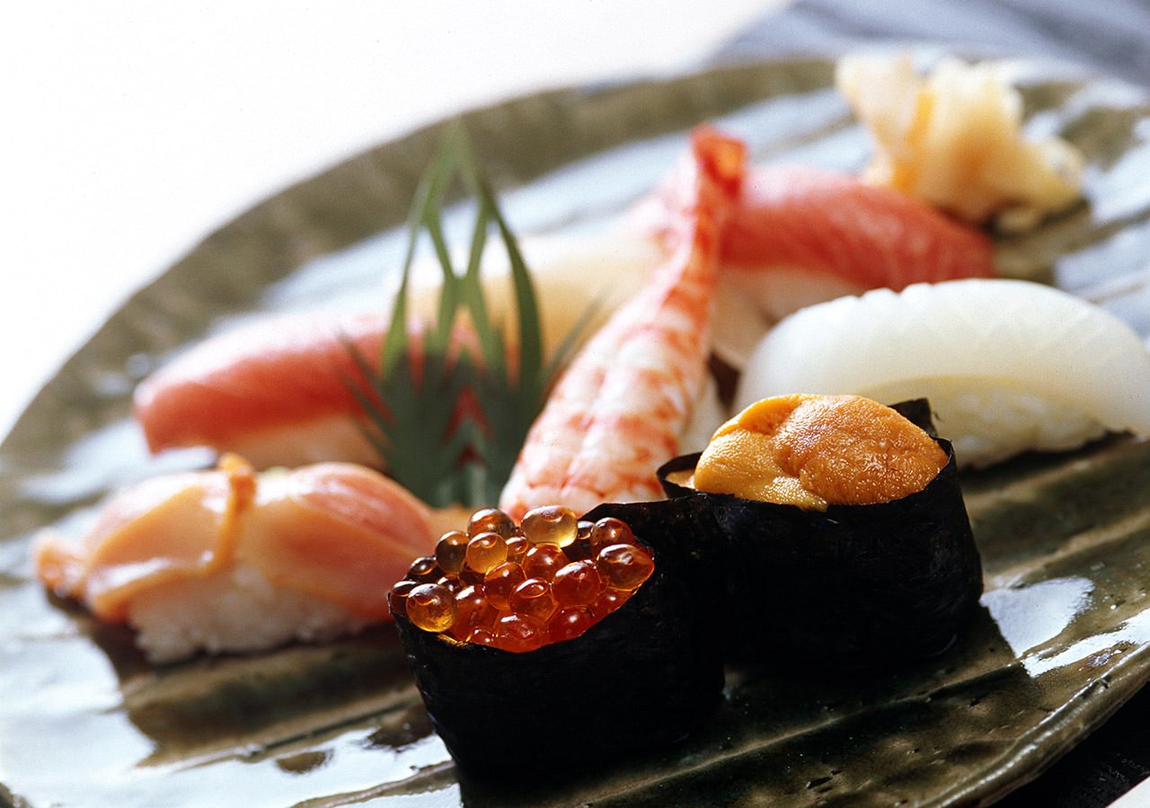 Edo-mae sushi showcasing market-fresh fish skillfully prepared by master sushi chefs