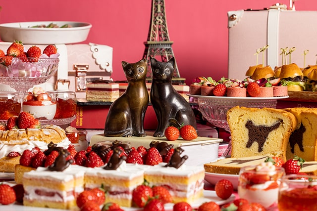 Lucky Cat and Strawberry Afternoon Tea Buffet 640 cat1