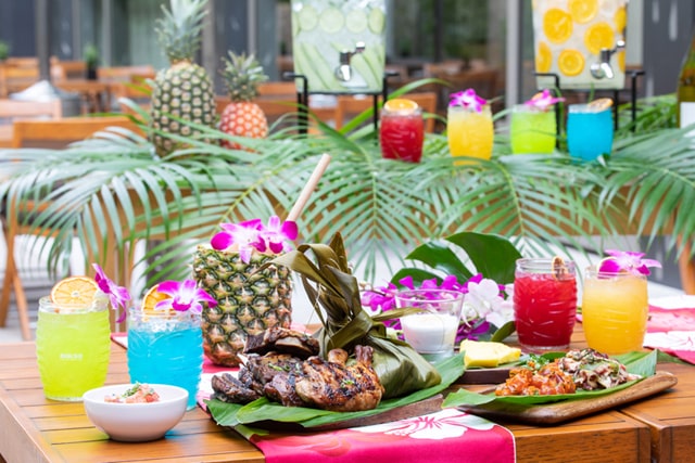 The Oak Door Luau Terrace 640
