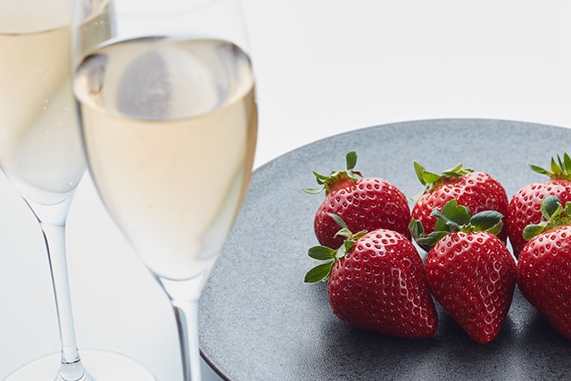 Strawberry champagne illumination stay
