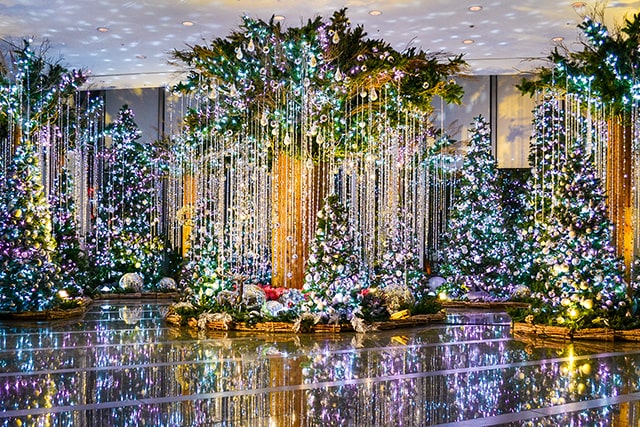 Christmas Lobby 2022 640