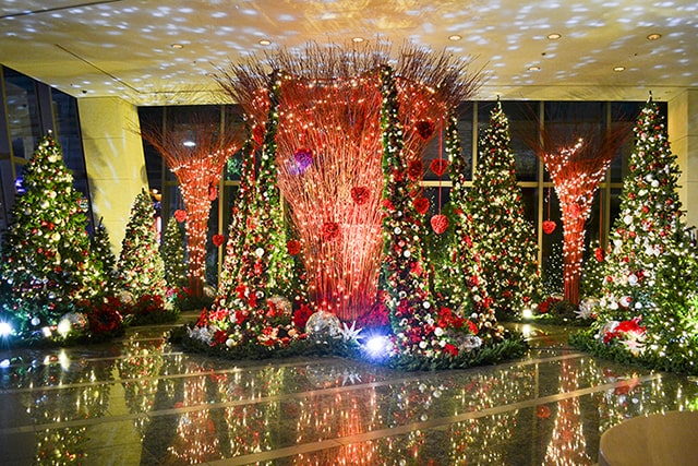 Christmas Lobby Area 2023 640