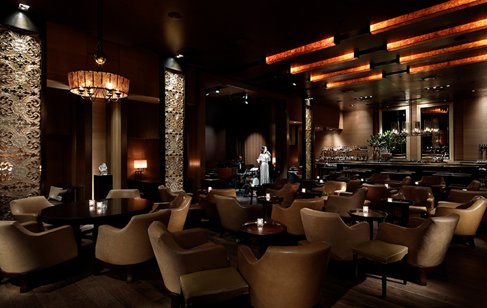 01 Maduro Jazz Lounge Singer