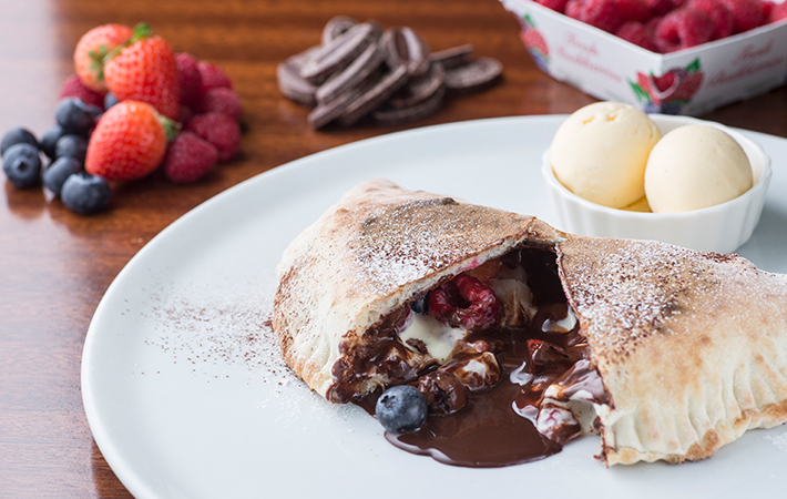 06 dessert pizza chocolate calzone