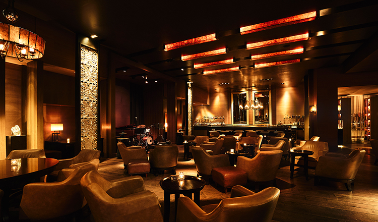 Maduro Lounge Area