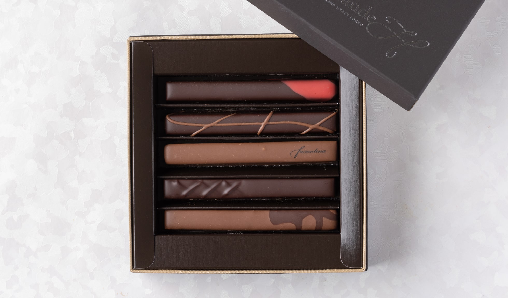 Fiorentina-Pastry-Boutique-Grande-H-Chocolate-Box-main-image-min
