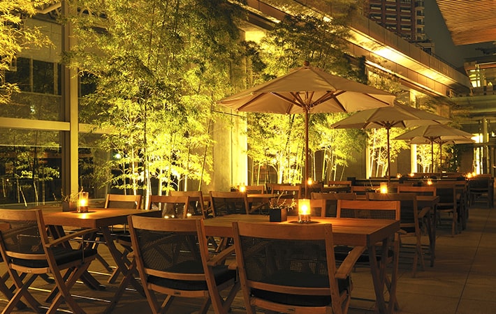 The-Oak-Door-Gallery 07-Night-Terrace-min