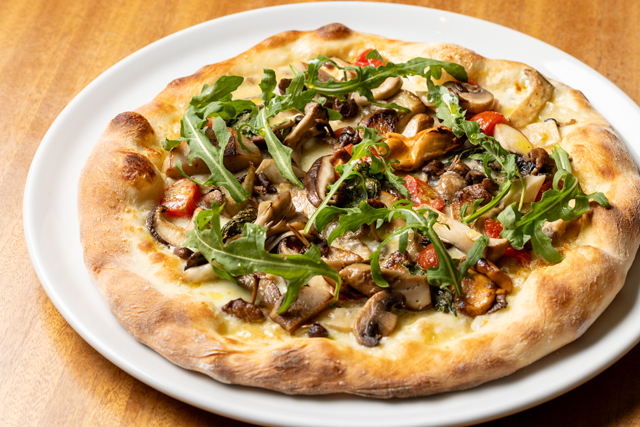 Pizza bianco, porcini and Italian mushrooms