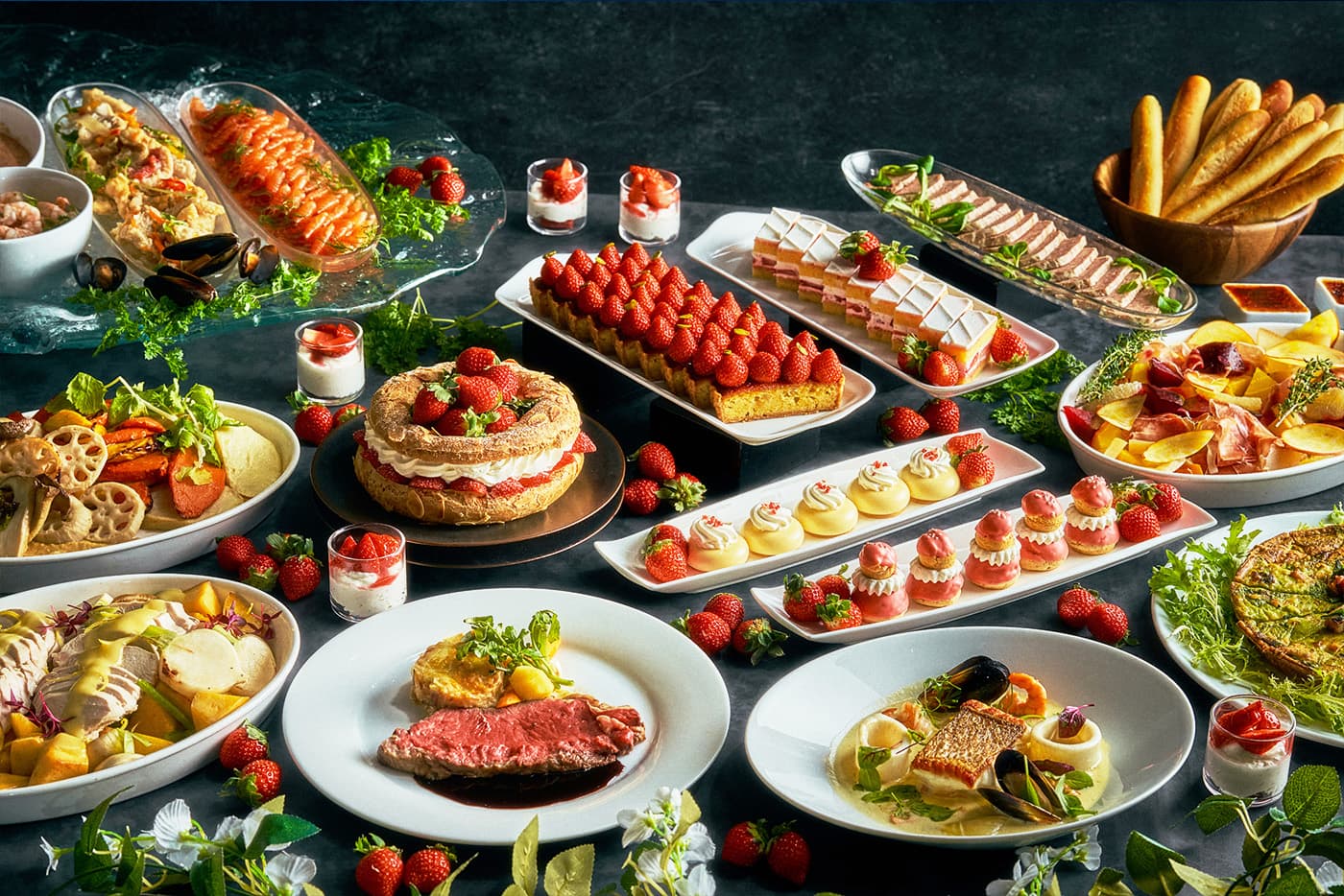 Strawberry-Semi-Buffet-Dinner-Main-Image-The-French-Kitchen-Grand-Hyatt-Tokyo