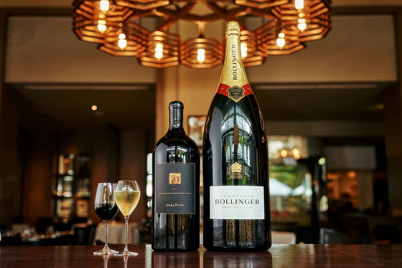 【Special Holiday Offer】Experience our Giant Champagne and Wine Bottles for a Spectacular Holiday Celebration