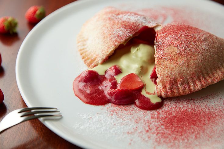 【2/1～3/31限定】いちごとチョコレートのあったかひんやりデザート～ストロベリーカルツォーネ