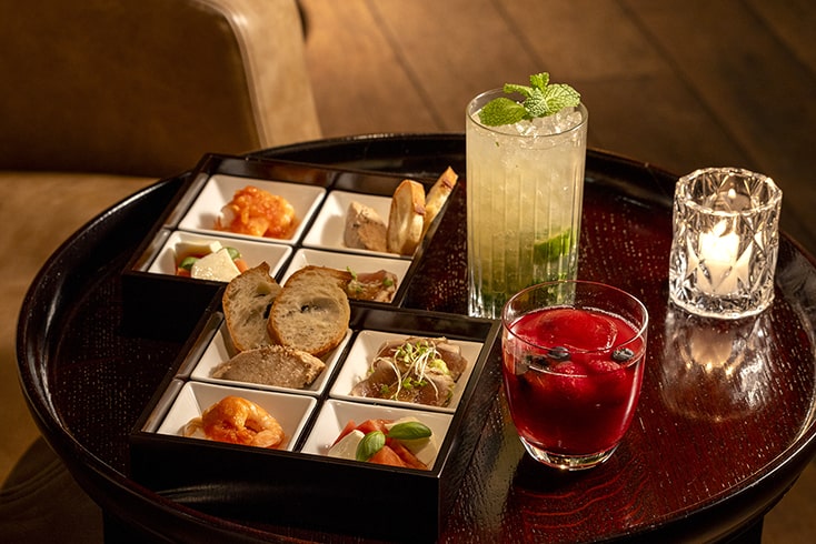 【19時半までの入店限定】50種類以上から選べるドリンク2杯とタパス4種類を楽しめるプラン