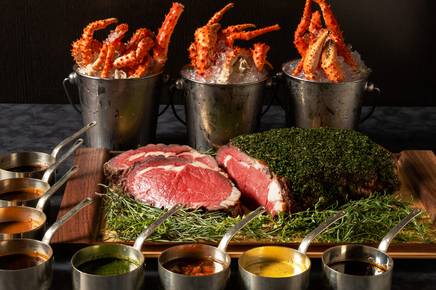 グランド ハイアット 東京 フレンチ キッチン カニやローストビーフを味わうセミブッフェディナー 2025 メイン画像