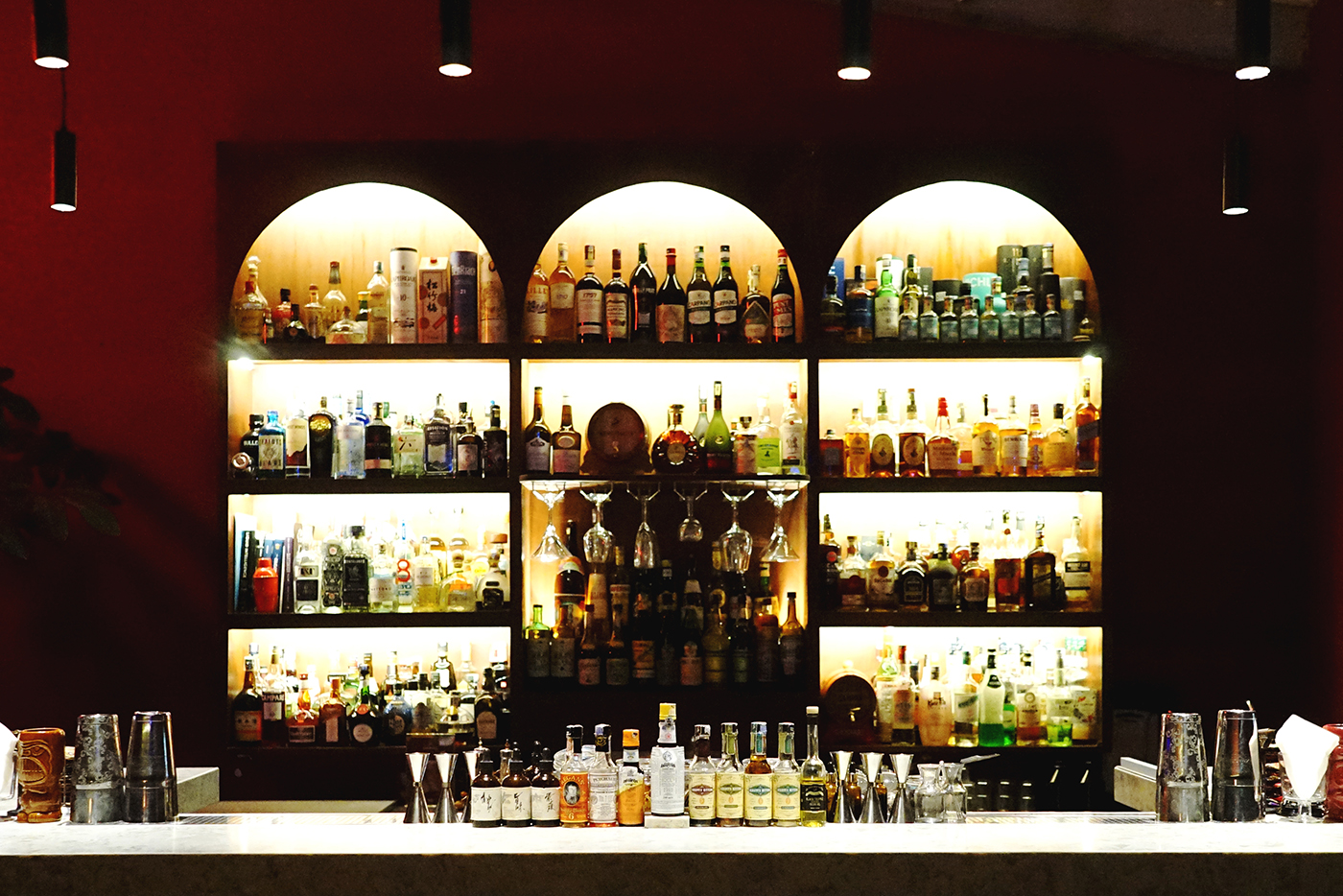 BACKDOOR BODEGA 店内