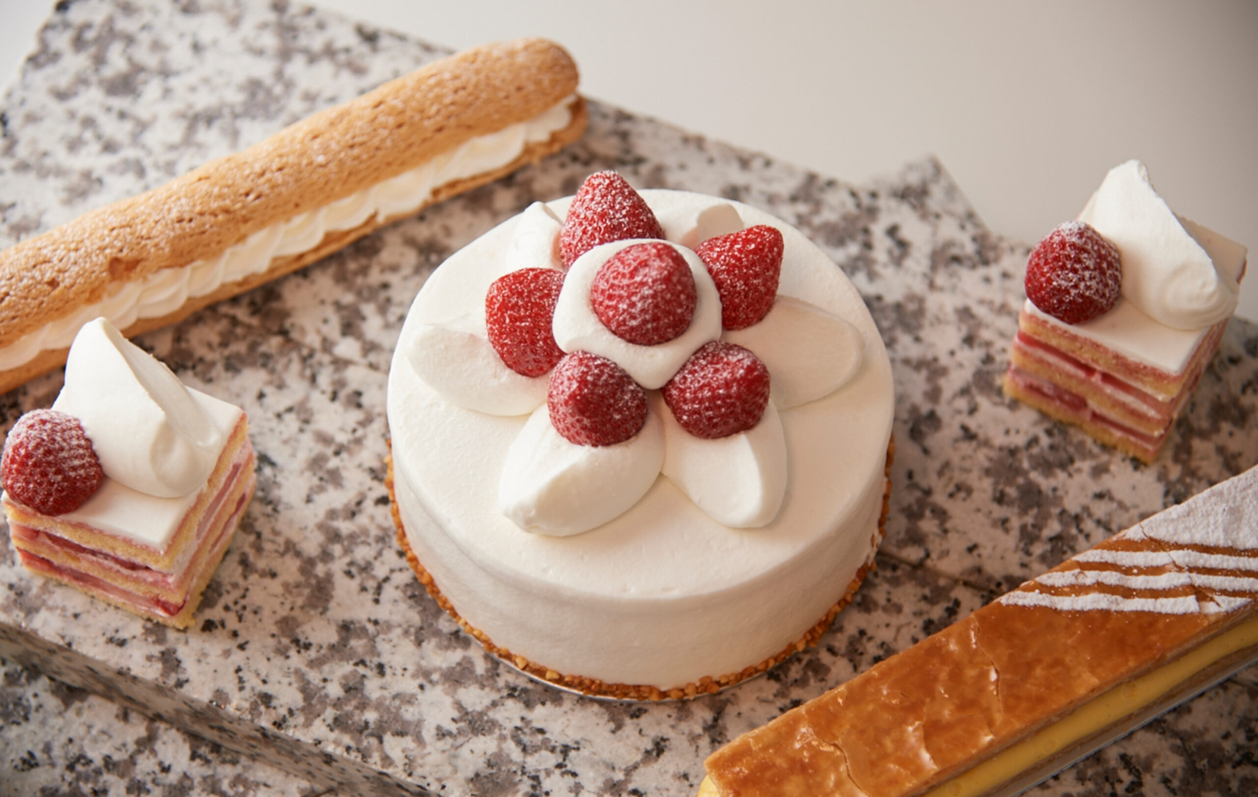 フィオレンティーナ ペストリーブティックのケーキやロングエクレア
