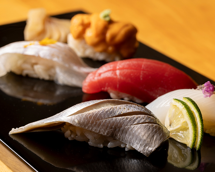 旬の味覚を楽しめる六緑の寿司メニュー