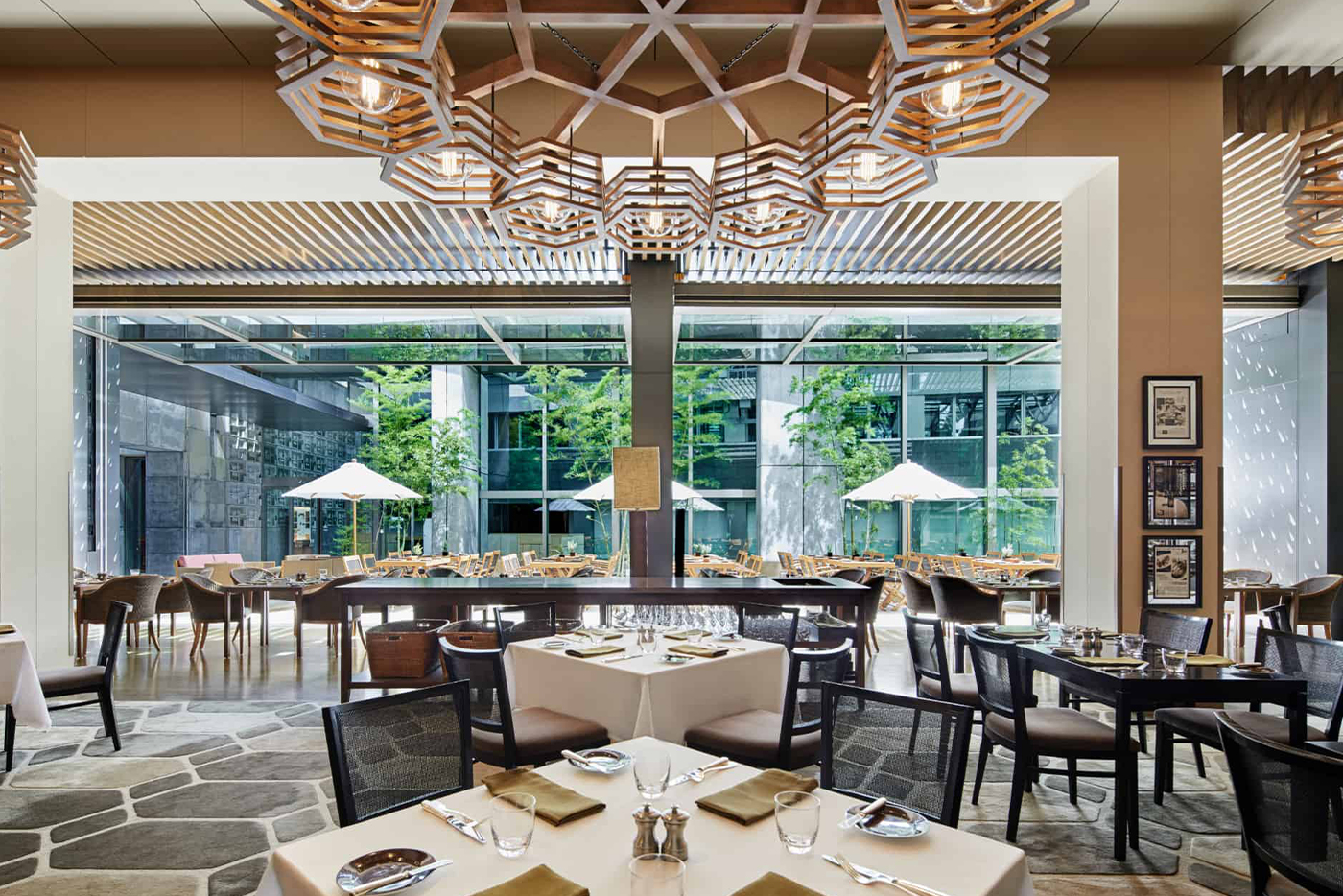 【リニューアル】オーク ドア ウィークエンド ブランチ｜選べるメイン料理と前菜・デザートをビュッフェスタイルで