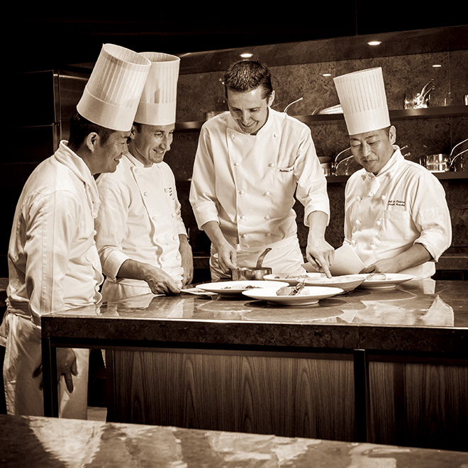 世界各国で活躍してきたシェフたちが生み出す婚礼料理