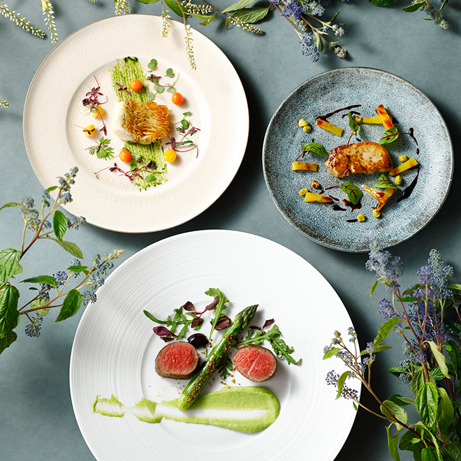 グランドハイアット東京の婚礼料理「ヴォヤージュ ジャパニーズ」で楽しめる国産牛サーロインや北海道産帆立貝、国産鮑をつかったコース