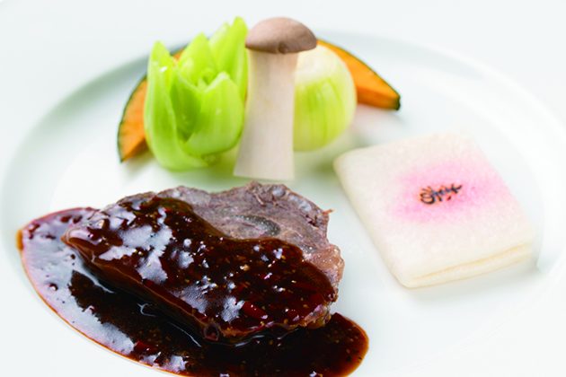 国産牛頬肉のやわらか煮　ブラックペッパソース