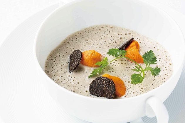 シェフズ スペシャル メニュー フェンネルのロワイヤル 雲丹 黒トリュフのスープ