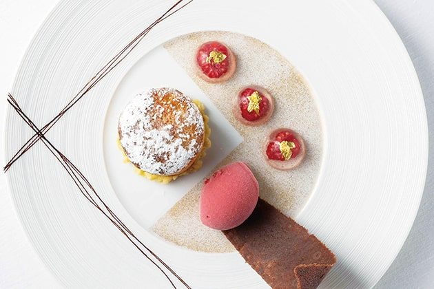 ヴォヤージュ ジャパニーズ ウエディングケーキ 熊本産和栗のスフレケーキ ラズベリーシャーベット 日本酒ゼリー