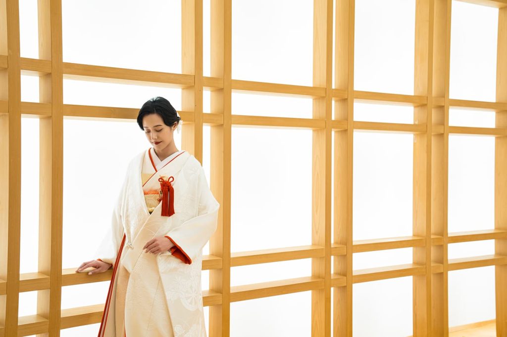 グランド ハイアット 東京の神殿にたたずむ新婦 2025