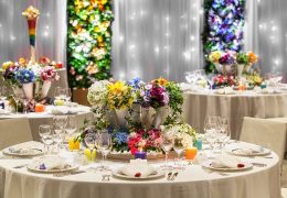 カラフルなお花のテーブルコーディネート