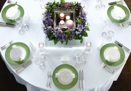 白 グリーン パープル テーブルコーディネート