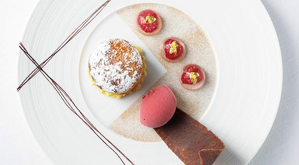 ウエディングケーキ
熊本産和栗のスフレケーキ
ラズベリーシャーベット 日本酒ゼリー