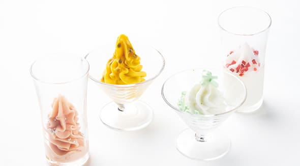 SHERBET
ライムとミントのシャーベット モヒート風
スプマンテのシャーベット ドライストロベリー飾り
オレンジサンギーヌのシャーベット アラザン
マンゴーとココナッツのシャーベット パッションソース