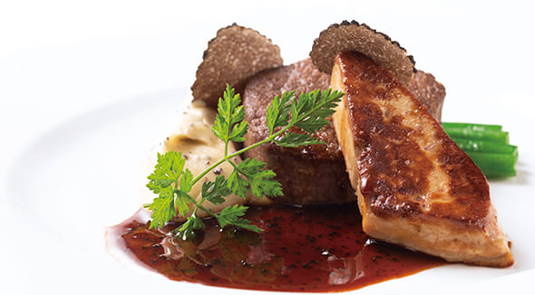 MEAT #A
国産牛フィレ肉とフォアグラのロースト
黒トリュフのソース
トリュフ風味のポテトピュレ
野菜のスチームとともに