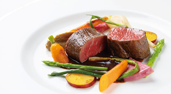 MEAT #B
国産牛テンダーロインの低温調理
焦がし玉葱のソース
茄子のピュレ
色とりどりの野菜とともに